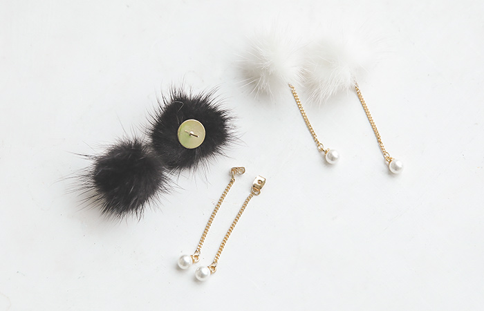 Fur olive pearl earring