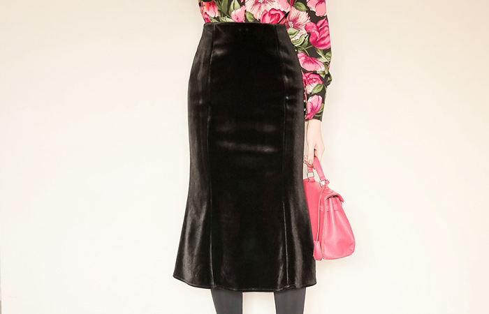 Velvet and admirable Skirt