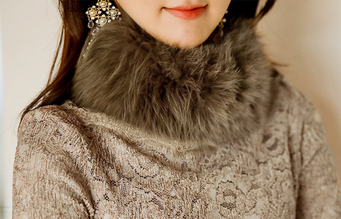 Fur muffler with rounding fox