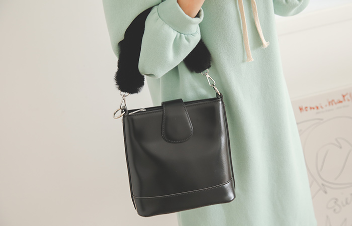 Soft Fur rounding shoulder bag