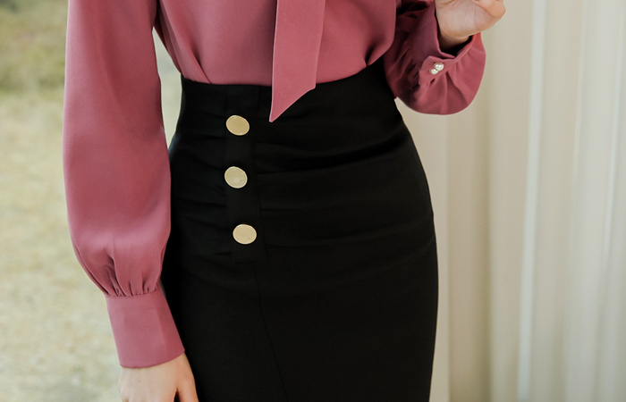 triple gold button shirring midi skirt