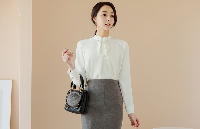 cubic scarf Half neck Blouse