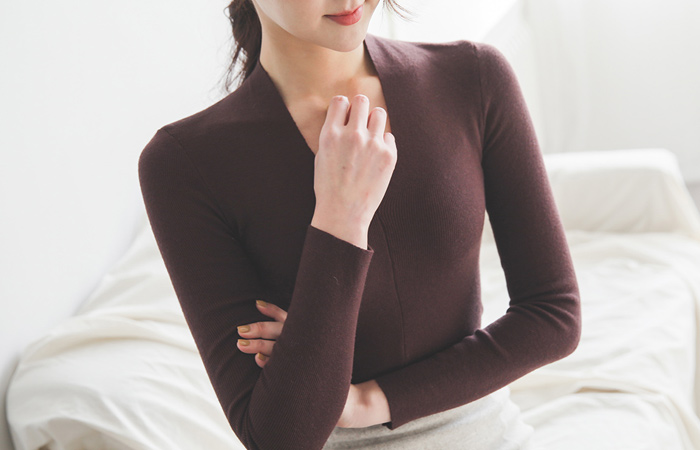 Glam Slim Deep V-neck Knit