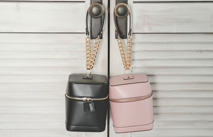 [Models wore 35st]Gold Chain Strap Box Bucket Bag