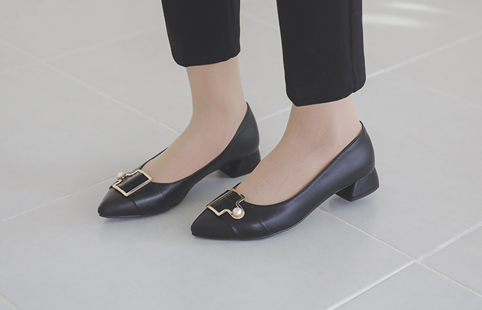 Pearl Gold-Line Buckle Middle Heel Shoes