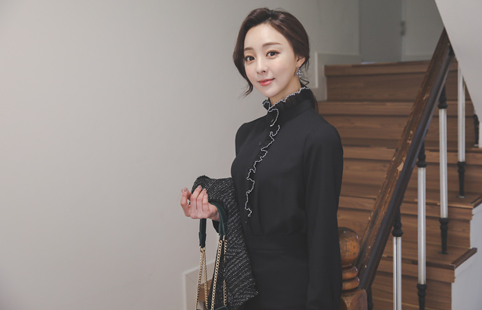 Pleats Frill Highneck Blouse