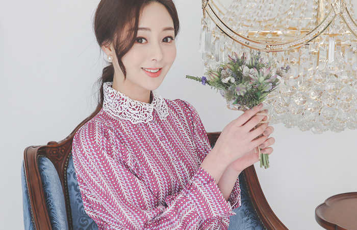 Motive Rose-Lace Collar Patterns Blouse