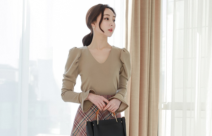 Unique V-neck Cuffs Sleeves Puff Tee