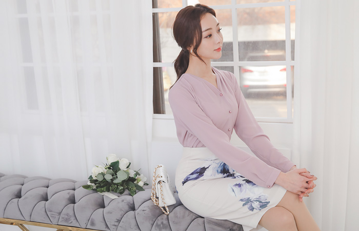 Shirring V-neck Pearl Button Blouse