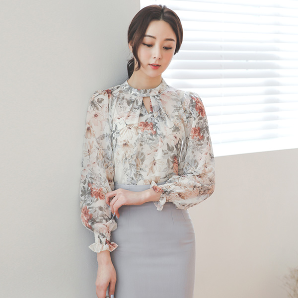 Fleur Wrinkle Ciffon Shirring Center Front Vent Blouse