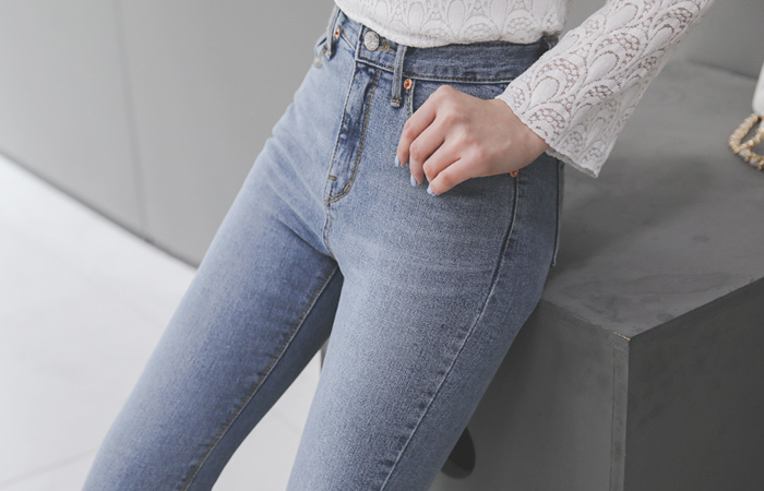 Stone Washing Semi- Boot-Cut Denim Jeans