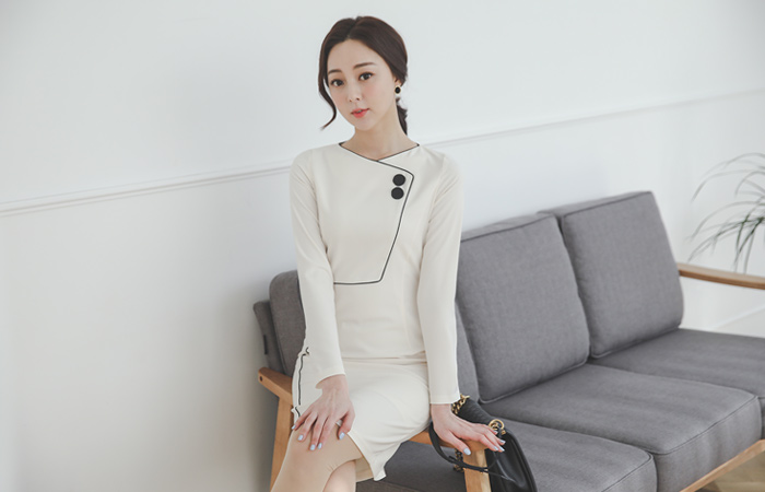 Piping Button Line V-neck Dress