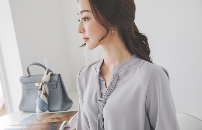 Stone Trimming Pleats Scarf Long Blouse