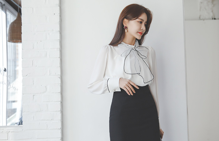 Organza Piping Scarf Pintuck Blouse