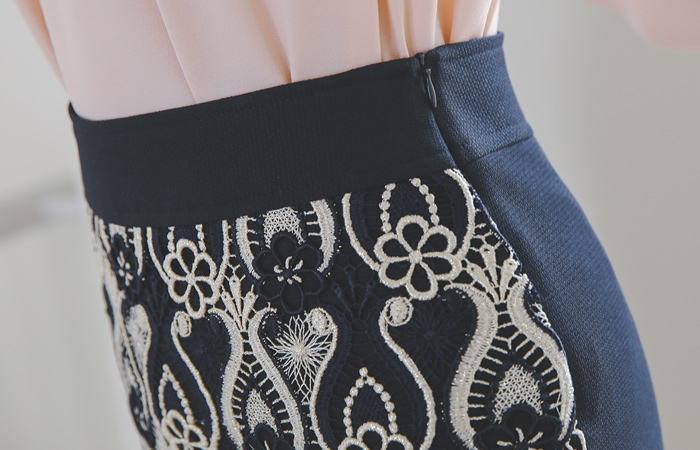 Peacock Shining Lace H-line Skirt