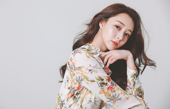 Lily Frill Neck v Ruffle Blouse