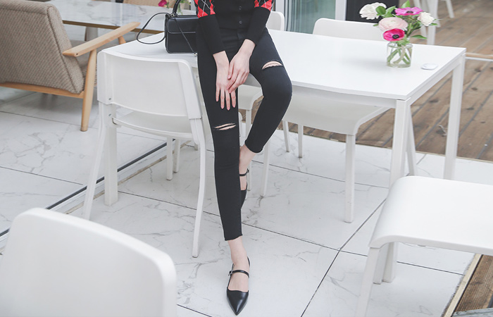 Two-Cutting Chic Black Jeans