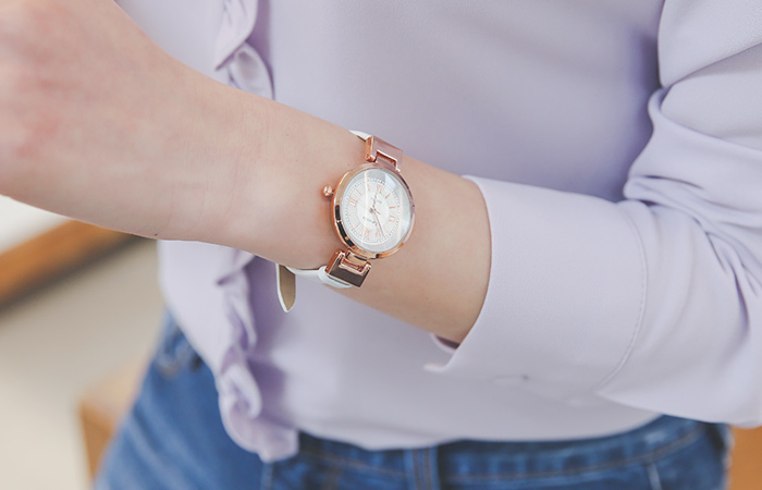 Pink Rose Simple Cowhide Clock