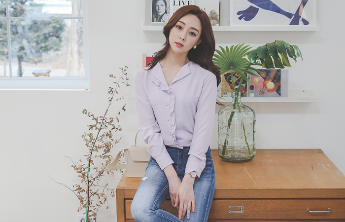 Lovely Frill-Button Half-Open Blouse