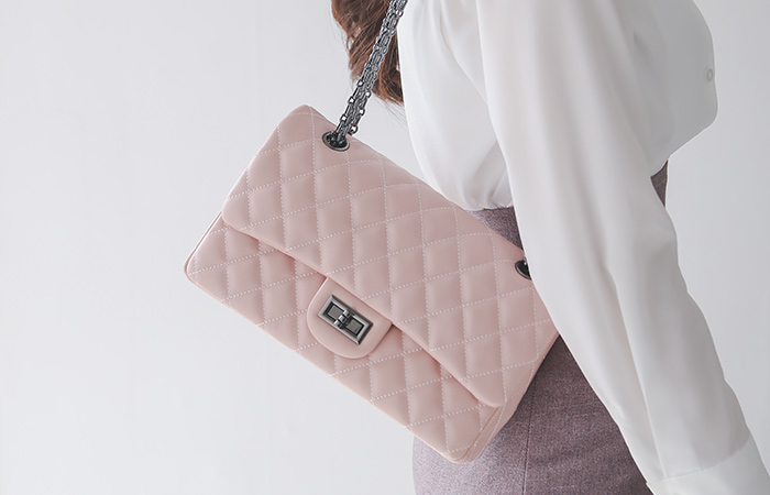 Classic Diamond-Quilting Tote bag