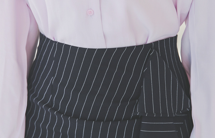 Pinstripe Side Frill Shirring Skirt