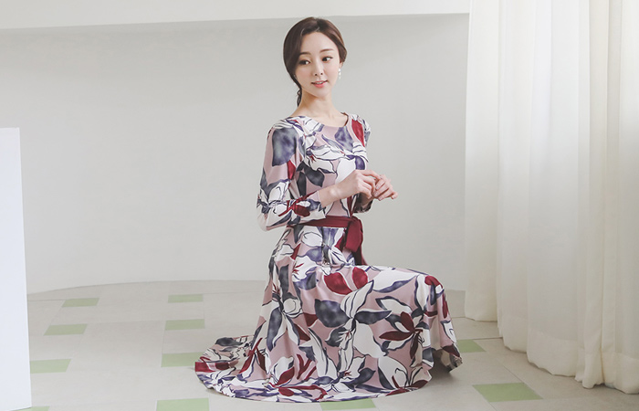 Illusion Flower Belt Flared Dress