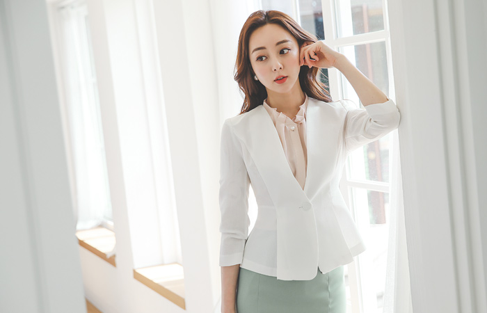 Tulip Peplum No-collar Capri Jacket