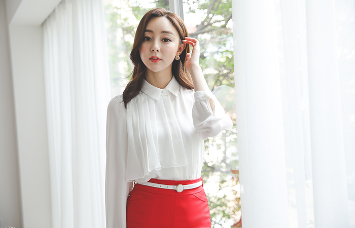 Renaissance Half-Pleats Collar Blouse