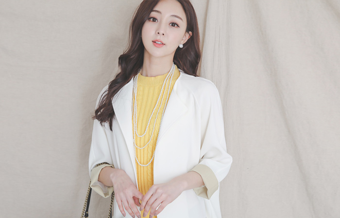 Wing Collar Big Pocket Colored-Sleeves Boxy Jacket