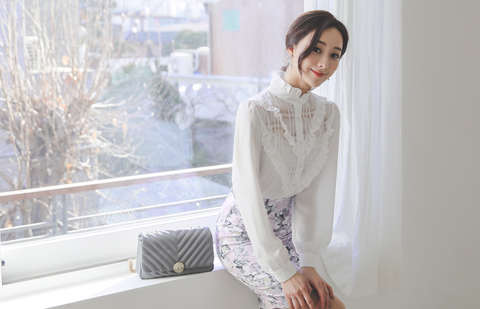 Wrinkle Organza Check V-Ruffle Blouse