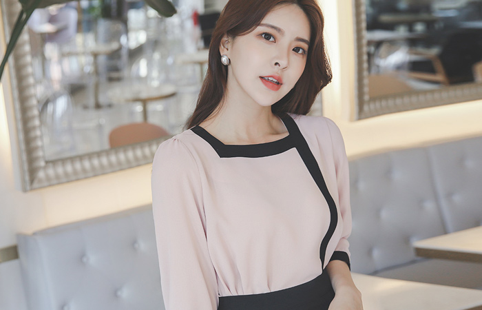 Line Color Combination Square Neck MidiSleeves Blouse