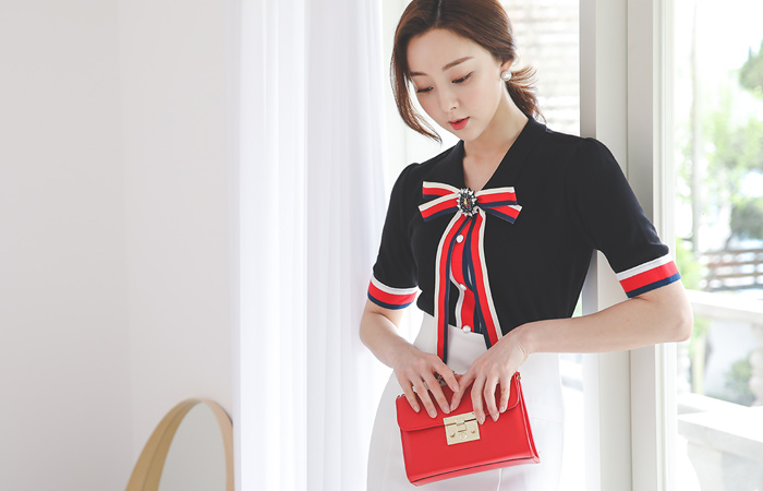 Marine Color Combination Lining Pearl Buttons Collar Knit