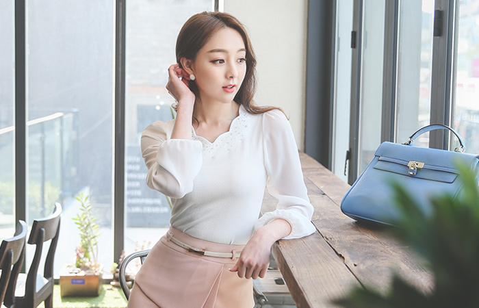 Twinkle cubic Wave Neck Blouse