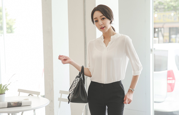 Open China diamond Punching Blouse