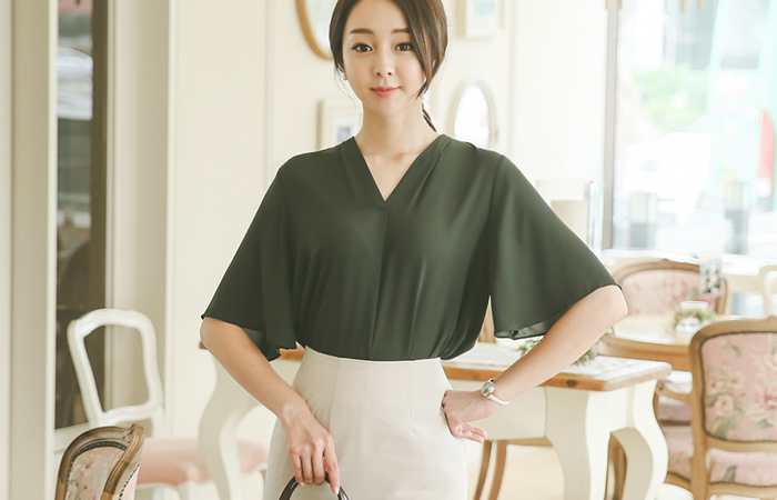 Nature V-neck wing Blouse
