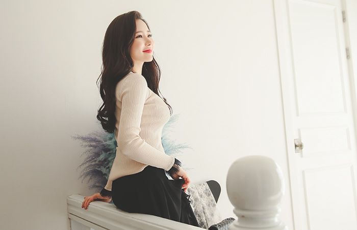 Race Trimming V-neck knit cardigan