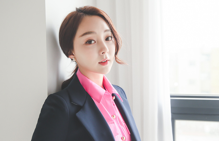 Gold Ring Pearl Button Slim Half Jacket