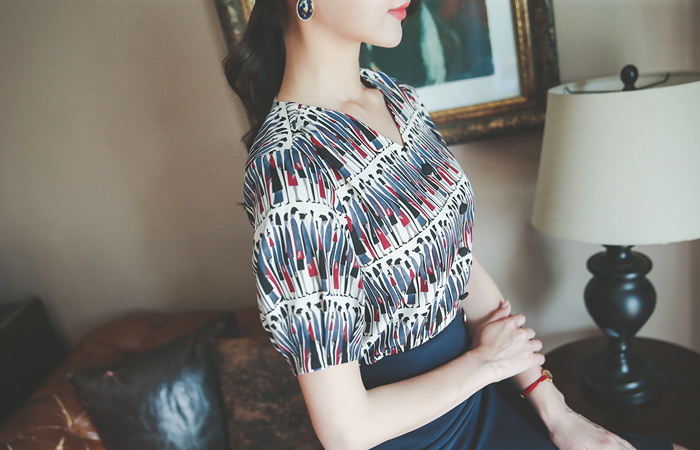 Monsieur V-neck button Blouse