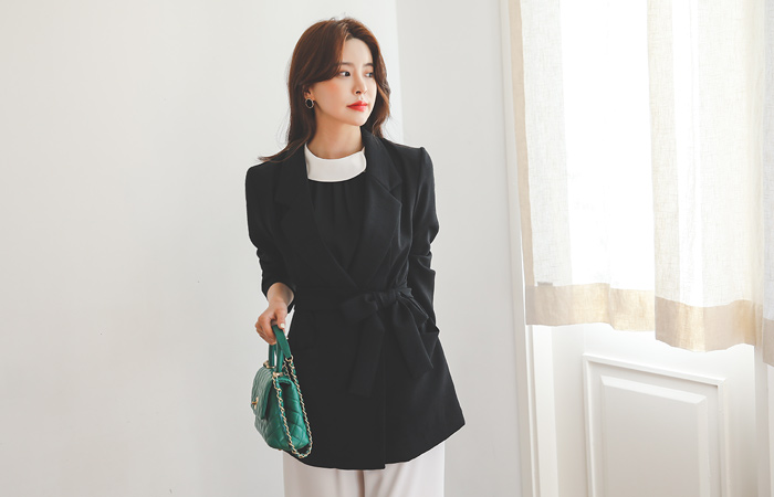Simple light Belted Boxy Jacket