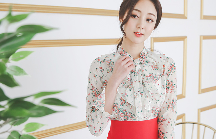 Dandelion Frill Ribbon-Tie Chiffon Blouse
