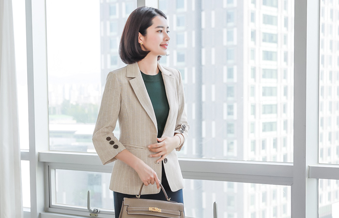 Natural line wood button linen jacket