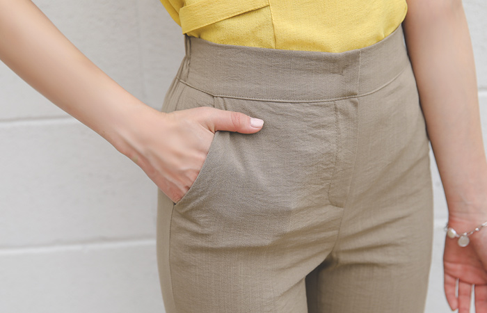 Back Banding Linen Slit Boot-Cut Slacks