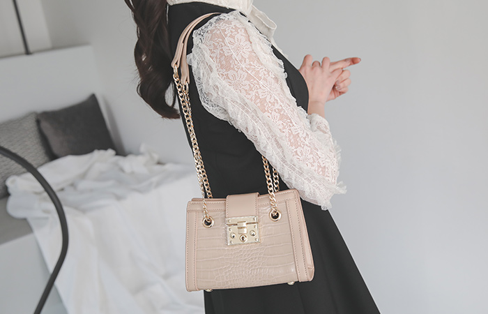 [Models wear36st]Python Pattern Gold-Chain Small Bag