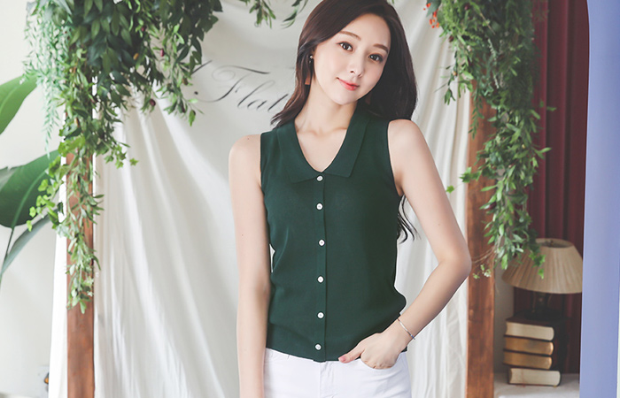 Flat Collar Button V-neck Sleeveless Knit
