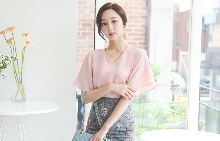Lovely V-neck wing Sleeves Blouse