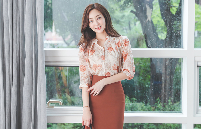 Open-Neck Pintuck Flower Printing Capri Sleeves Blouse