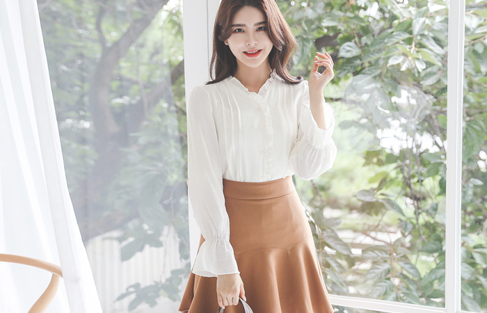 Pintuck Frill Bell Sleeves Blouse