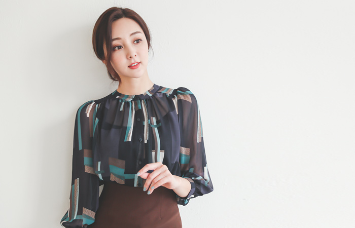 Stick Shoulder Shrring Round Blouse