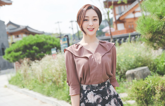 Lovely V-neck Bell Sleeves Capri Blouse