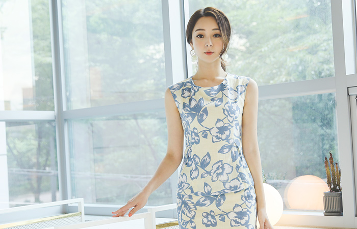Linen quality Flower Printing Pintuck Blouse